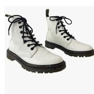 Dr. Martens Luana White Leather Combat Boots Women’s Size 6 Classic AirWair Sole
